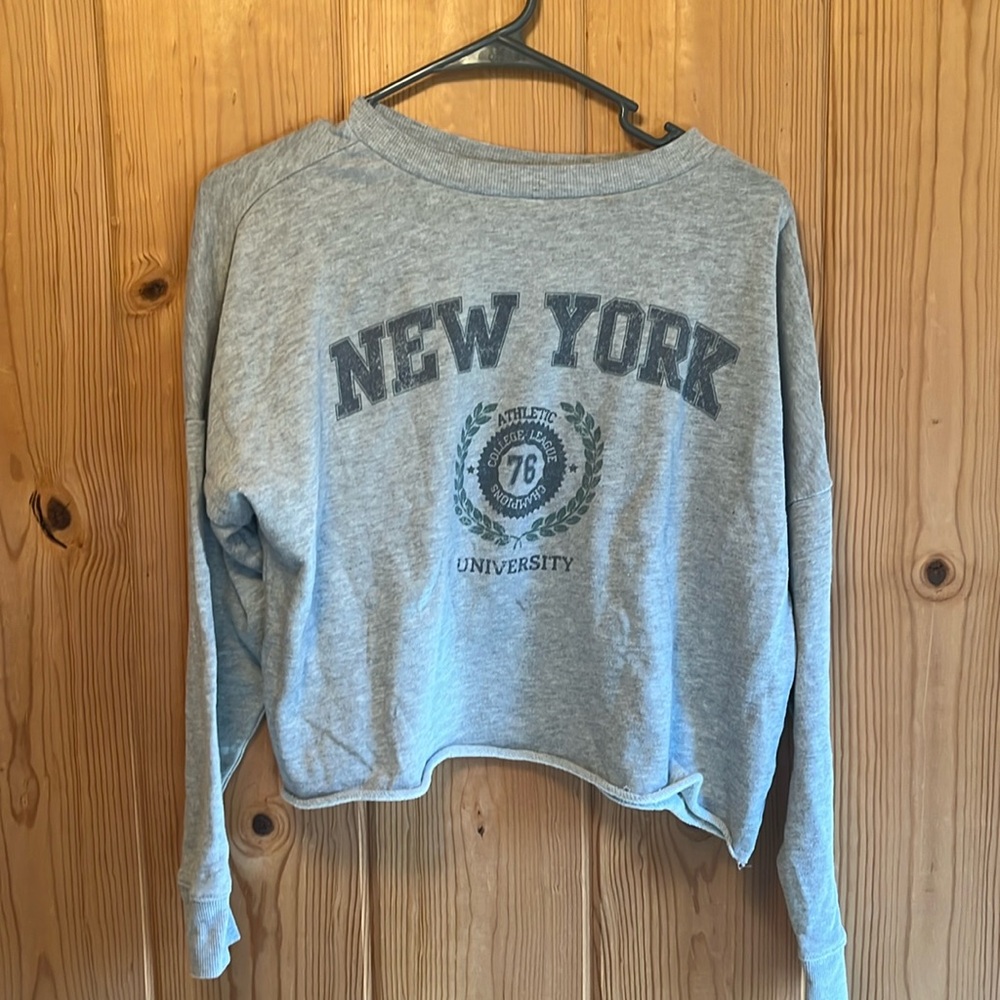 Colsie crop top sweatshirt extra small. See pics for small mark on front.